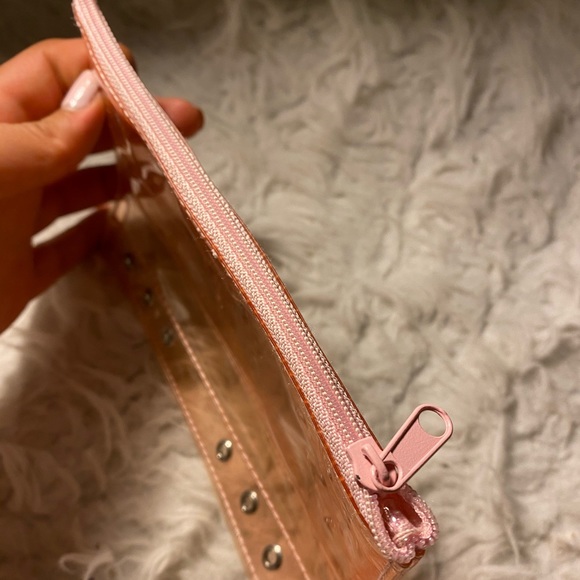 🤍Pink Translucent pencil case - Picture 3 of 3